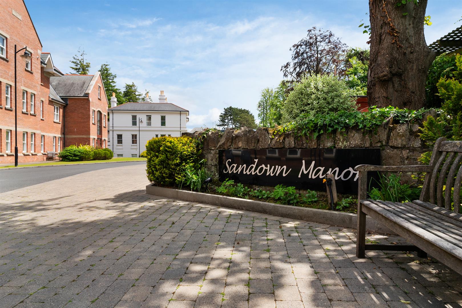 84a Sandown Manor
